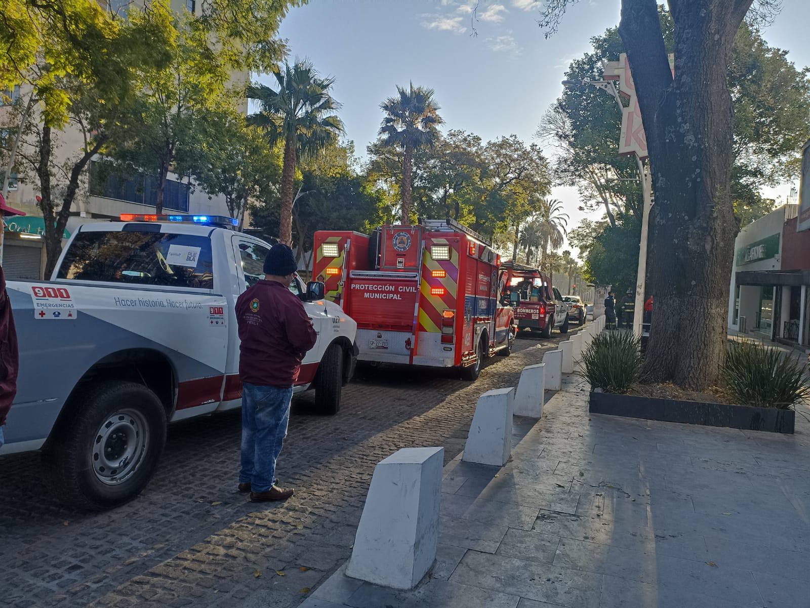 Ante el reporte de una fuga de gas natural en la colonia La Paz.